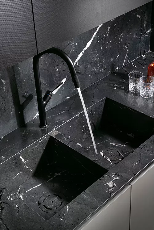 745x500px_002.b197b0